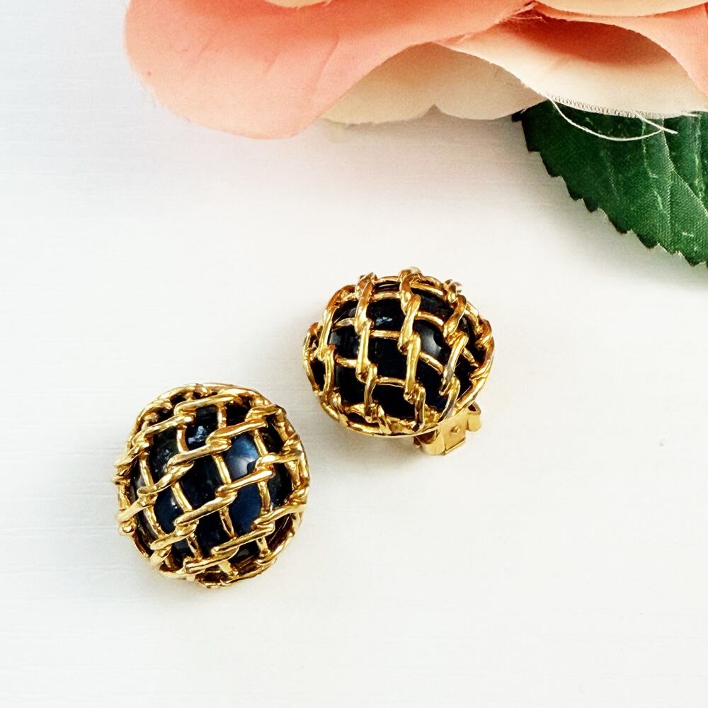 Hattie Carnegie Vintage Gold Netted & Navy Stone Clip Earrings